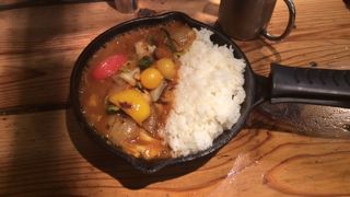 駅ナカの野菜たっぷりカレーやさん