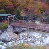 川沿いの広々露天風呂