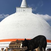 スリランカ最古の仏塔