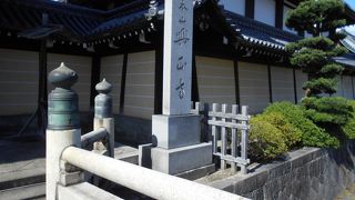 静かなお寺です