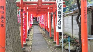千本鳥居の社