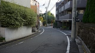 うねうねっと曲がりながらのけっこう長い坂