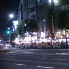 夜の１９時過ぎまで賑わっていました。