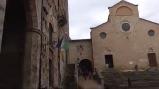 ドゥオモ広場にある