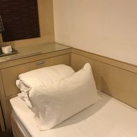 ベッドはシングルとダブルのマックス3人部屋