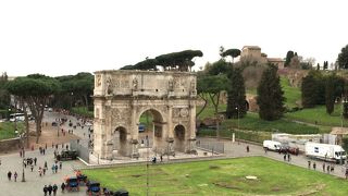 門の中は通れません