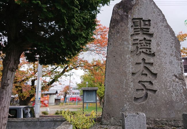 坂内食堂のすぐ隣