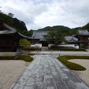 静かな境内で雪舟庭園を拝観