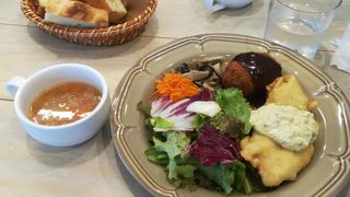 2階はカフェになっています