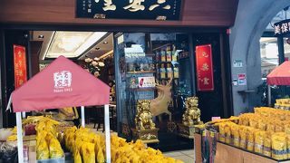 見るだけでも楽しい問屋街です