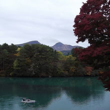 バックには磐梯山　絵になる風景です