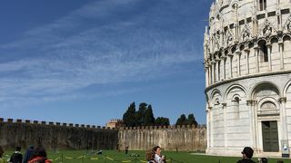 円形屋根の洗礼堂