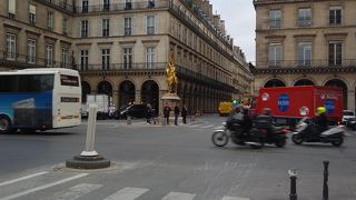 何度も通っていたのに今回初めて気付きました。