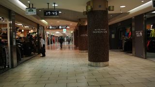 アウトドア専門店が多い