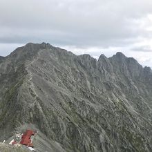 奥穂高岳を望む