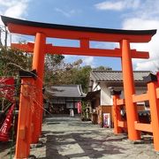 和歌にゆかり深い神社です。