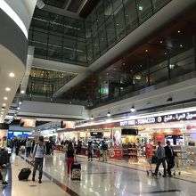 空港内のショップ