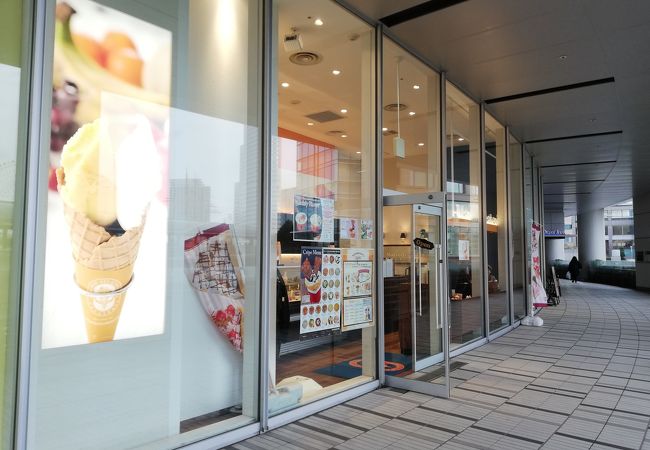 コレットマーレ　２F　ジェラード　クレープ　パフェなど