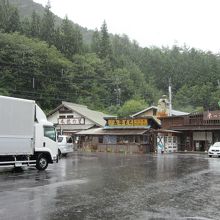 別棟に五平餅売店等も