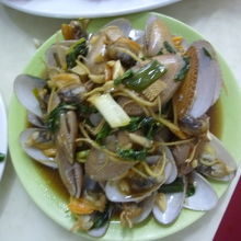 テイクアウトの貝料理