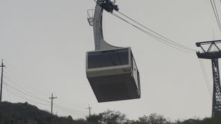 紅葉のシーズンはここに通じる道は大渋滞