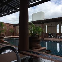 プール。入口でタオルとお水くれます。