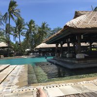 プールバーがあるなんだか心地よいホテル