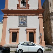 カラフルな小さな教会です