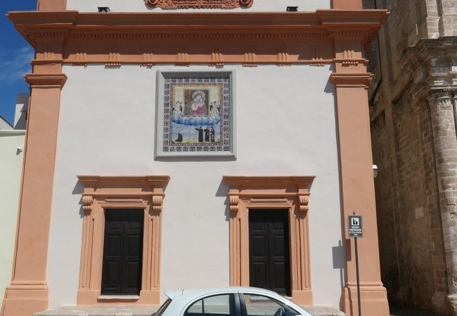 海に面した小さな教会、サンティッシモ クローチフィッソ教会