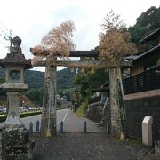 図書館前の鳥居