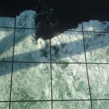 渦の道から海峡を見れます。