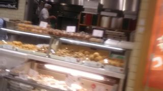 オイルに包まれて煮込まれたハンバーグはとても美味しいです。