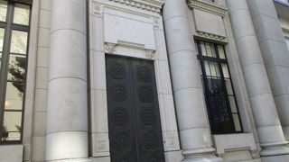 重厚感のある扉が見ごたえあります