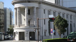 古代ローマ建築様式の建物は見ごたえあります。