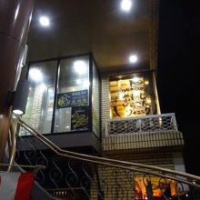 鶴岡駅のすぐ近く。ビルの2階