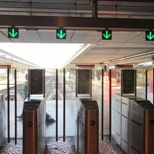 カイス ド ソドレ駅改札