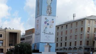 補修作業が進行中のサントロンツォ円柱