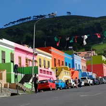 シグナル・ヒルの斜面に出来た地区で…、