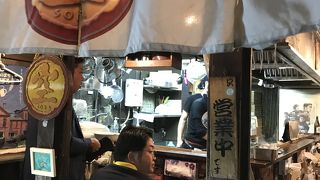 夜中でも行列のできる人気ラーメン店