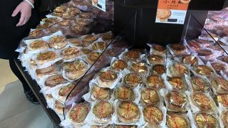 月餅の種類が多くて見ているだけでも楽しかった