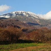 鳥海山、山頂付近の輝く初冠雪がキレイ