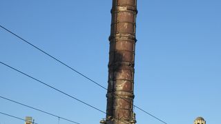 チェンベルリタシュ駅のすぐ前にあるモニュメント