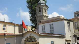 アジア側にある古い町並みでモスクと教会が混在