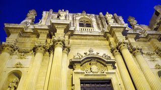 旧市街西門近くにある見事なサンジョバンニ バティスタ教会