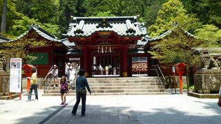 芦の湖沿いの神社