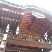 再建されたというが、東京区内で二番目に古いお寺に相応しい門