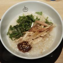 蒸し鶏とみょうがのおかゆ梅味仕立て