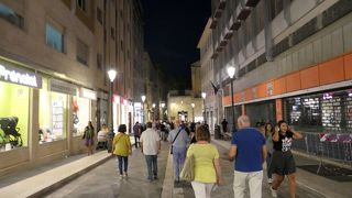 中心部からサンタクローチェ聖堂に至る通り、テンプラーリ通り