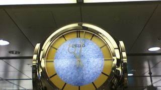 名古屋駅の中央コンコースの太閤通口近くにある