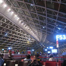 搭乗ゲートの状況で～す！